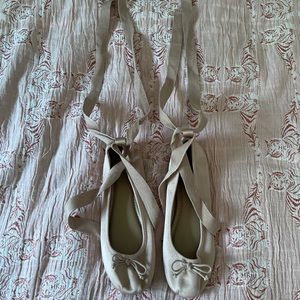 Precious pink ballet flat styled shoes. So comfy and fun!